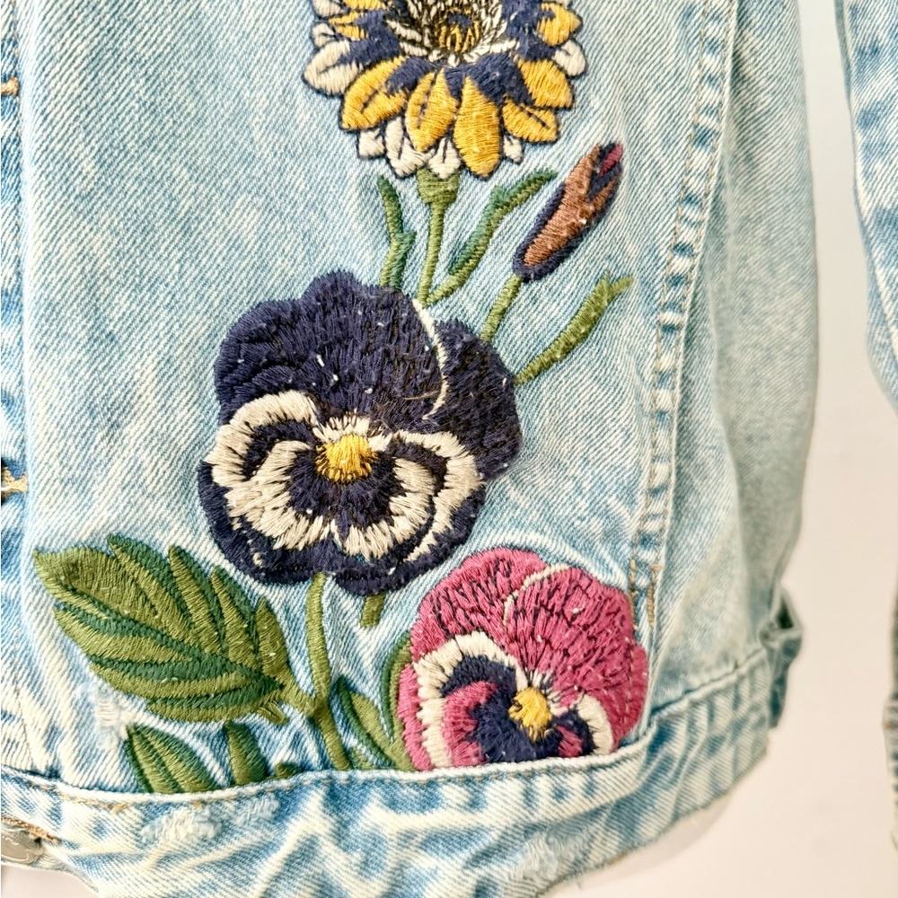 Blank NYC Embroidered hummingbird and floral embellished Denim Jacket M - Picture 9 of 10